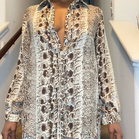 Set: Pretty Little Thing: Brown Snake Print Oversized Shirt & Pants ✨ - Picture 7 of 11